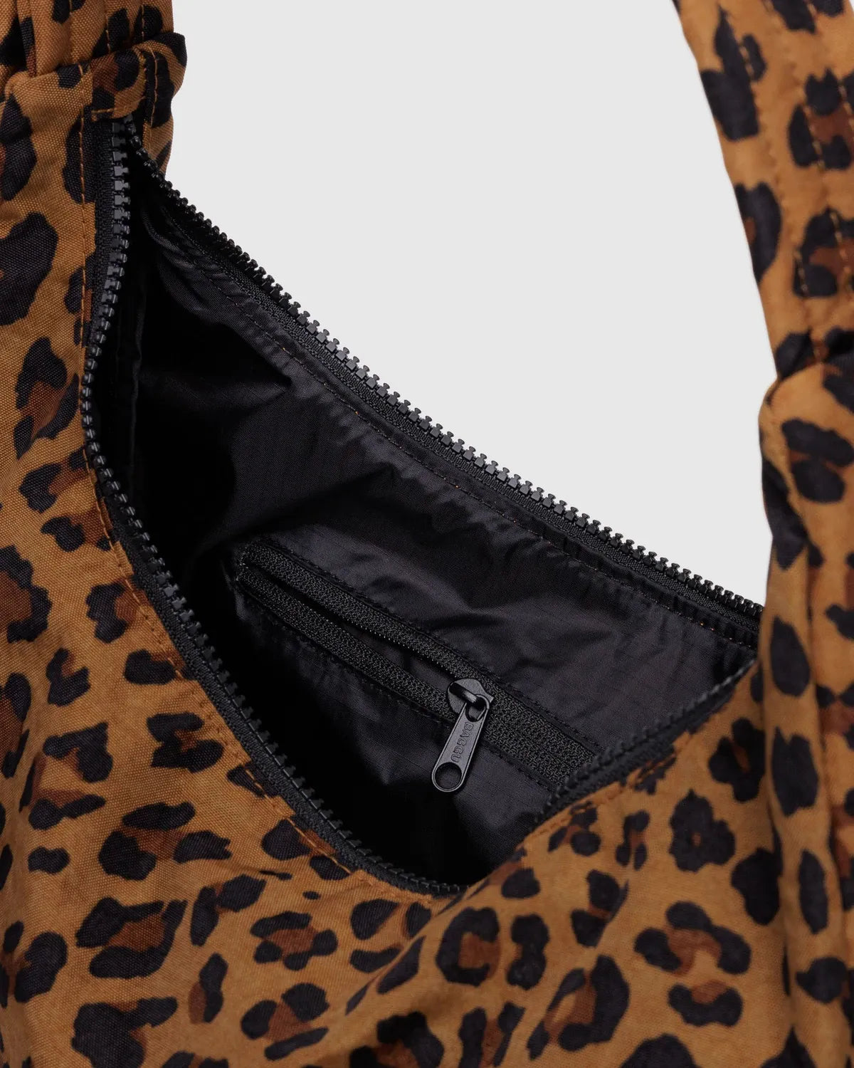 Schultertasche aus Nylon • Leopard