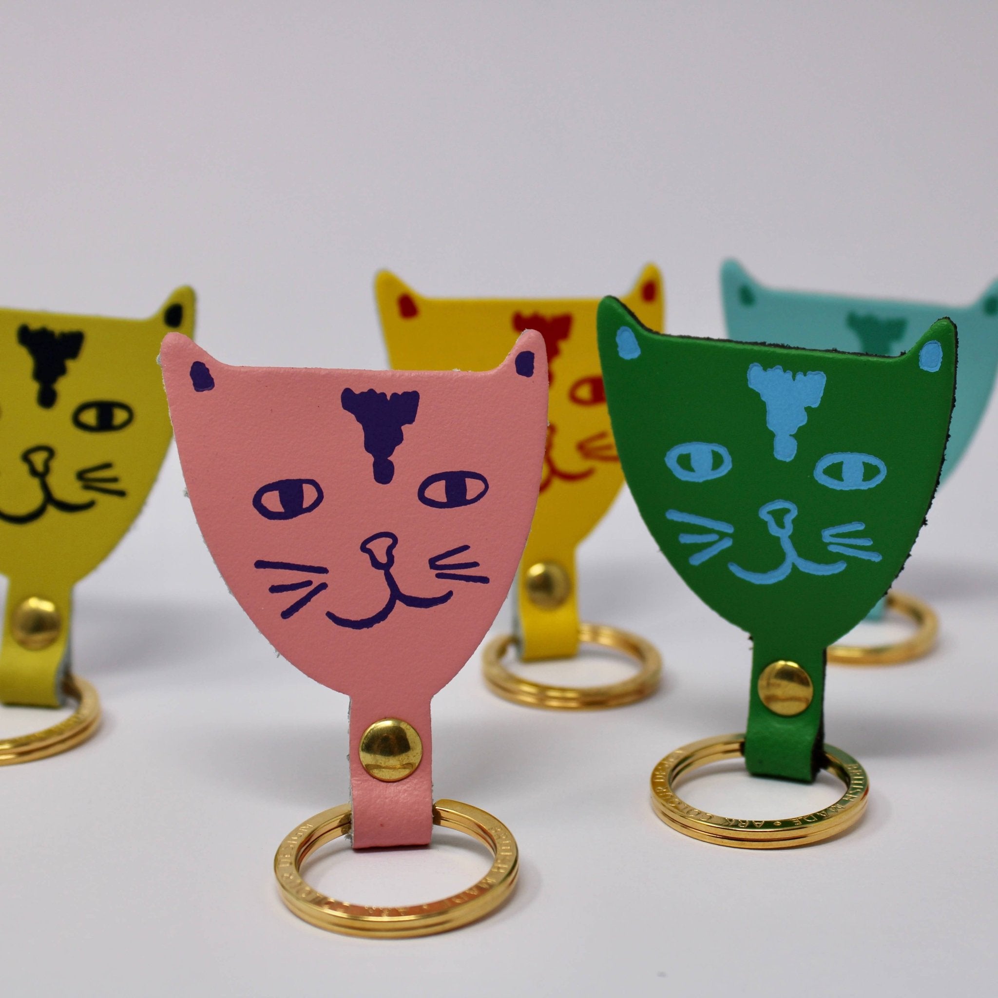 Ark Colour Design - CAT HEAD Schlüsselanhänger • Rot - ROSA ECK