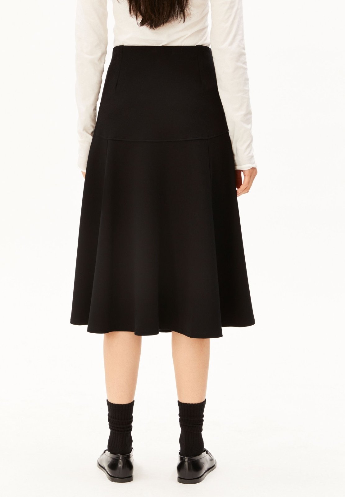 Ausgestellter Jersey-Midirock in Schwarz von ARMEDANGELS – Ansicht 2