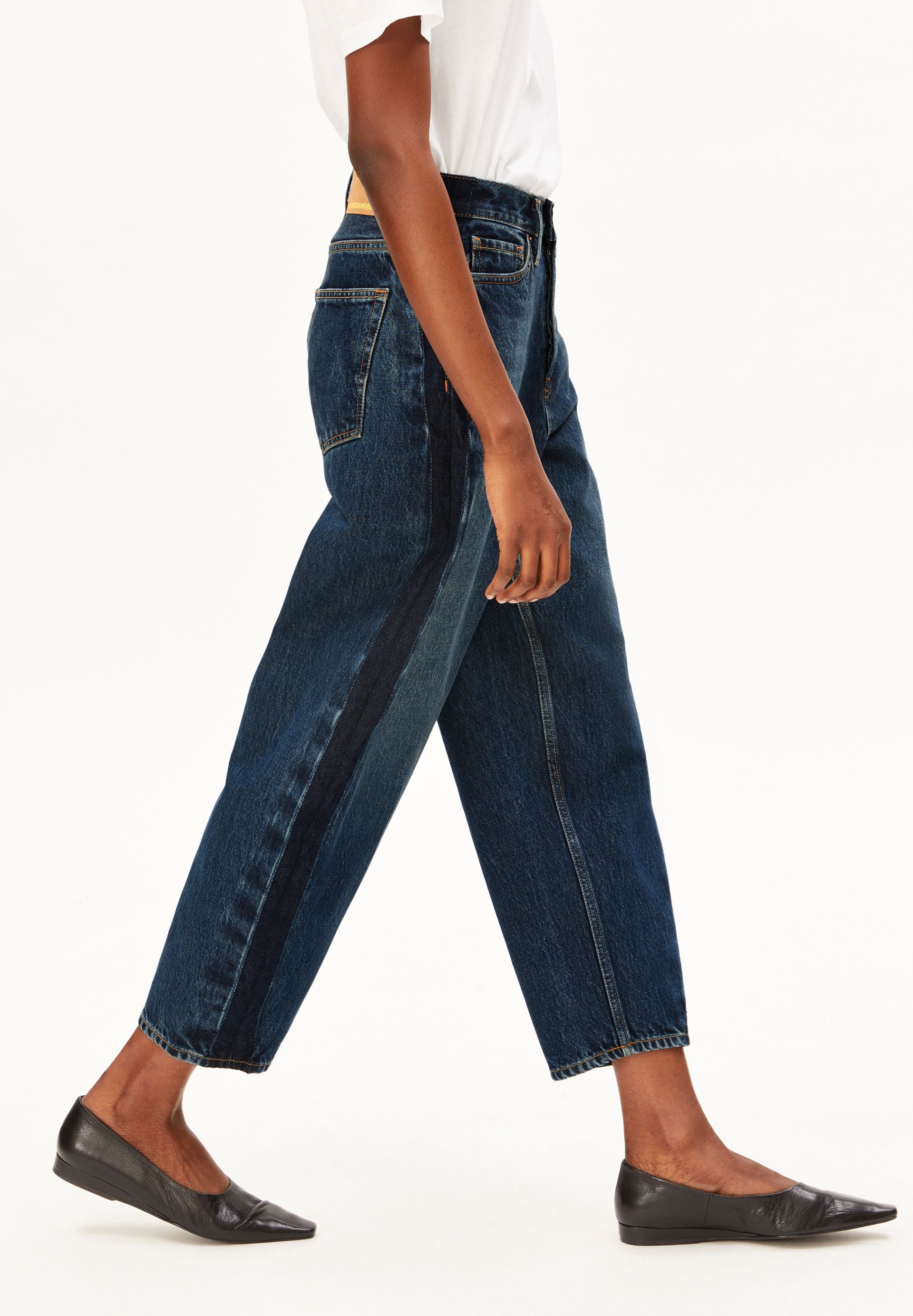 BAARLY High Panel Barrel Jeans in Dunkelblau von ARMEDANGELS – Ansicht 6