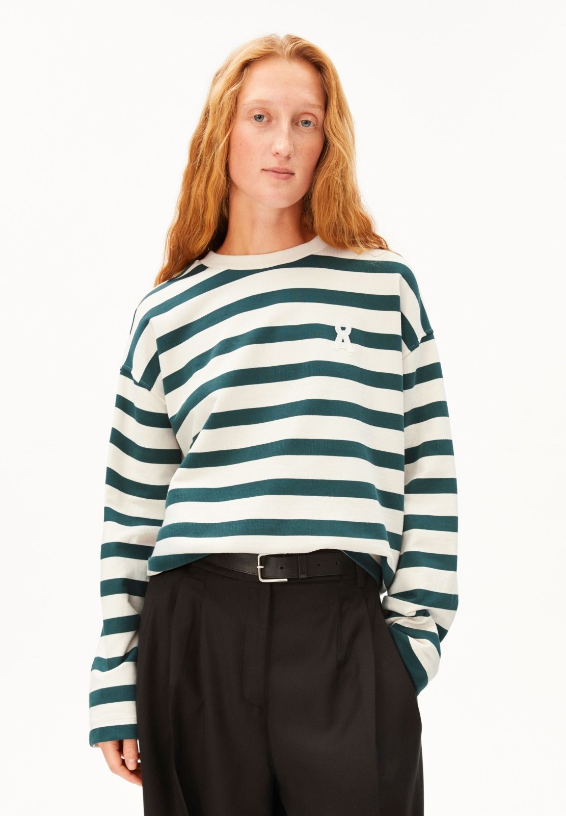 ICONIC Å FRANKAA BOLD Pullover in Dunkelblau und Naturweiß gestreift von ARMEDANGELS – Ansicht 1
