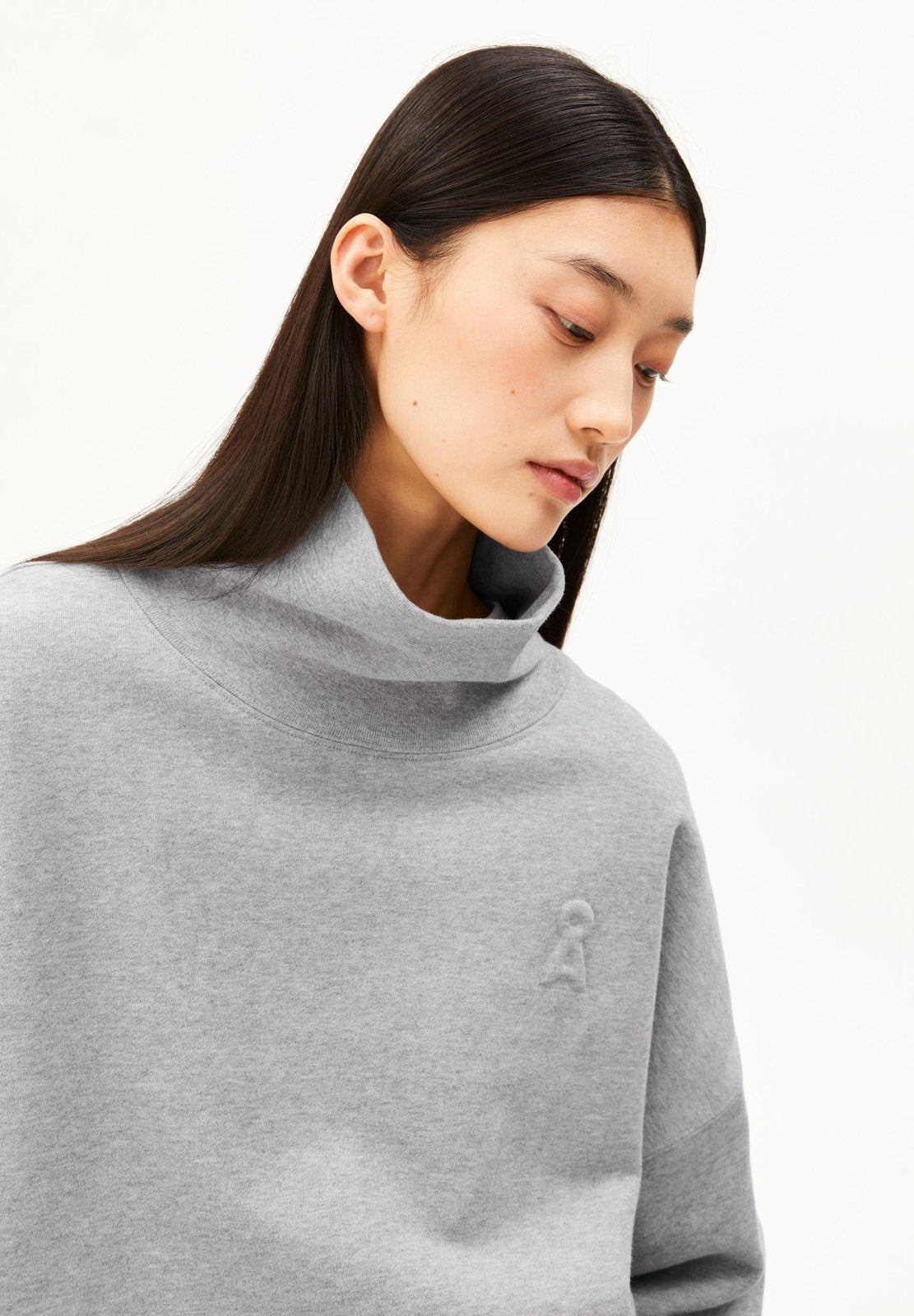 ICONIC Å OPEN EDGE Sweatshirt mit Trichterkragen in Hellgrau meliert von ARMEDANGELS – Ansicht 3