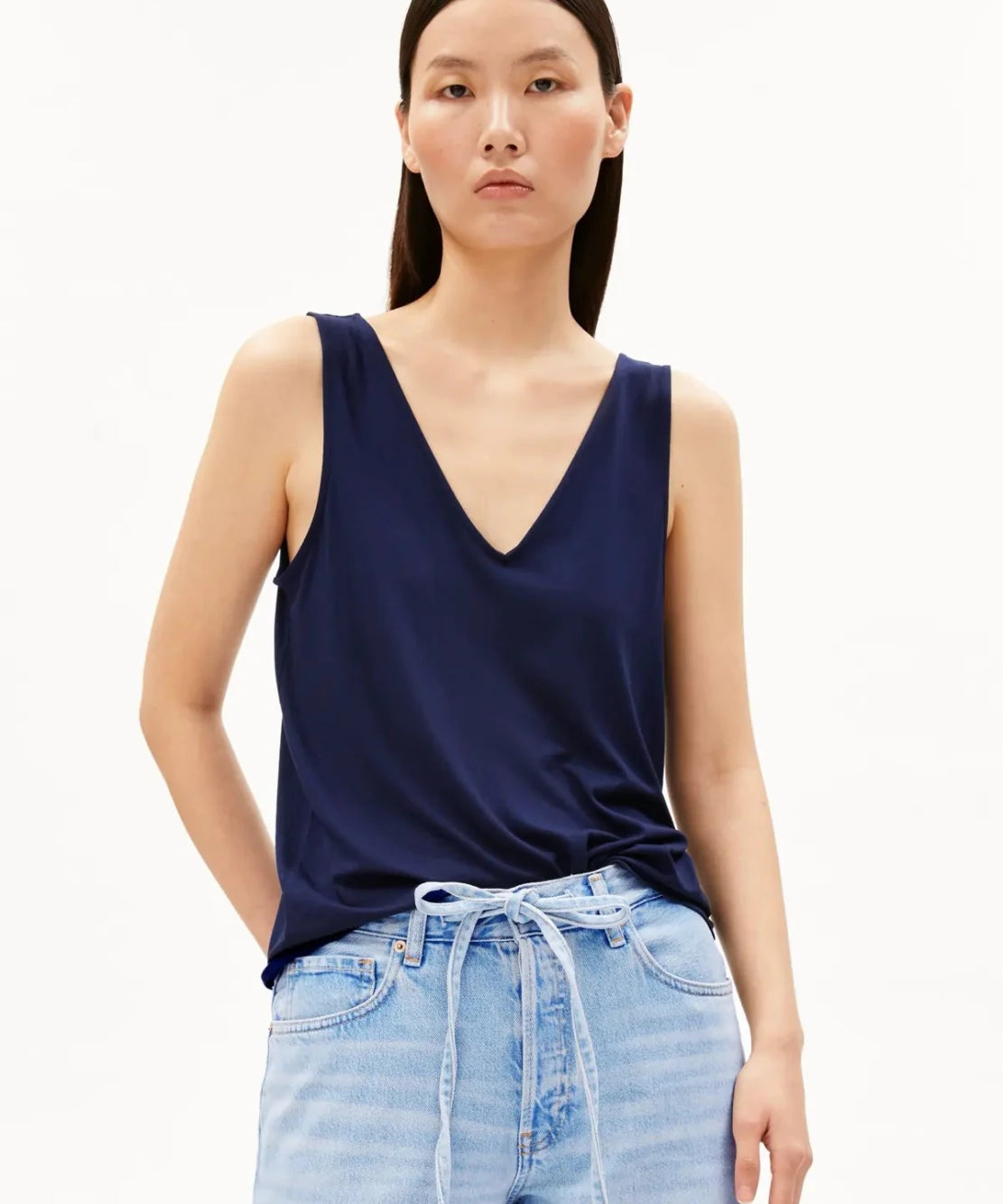 ARMEDANGELS - Jersey Top mit V - Ausschnitt • tinted navy - ROSA ECK