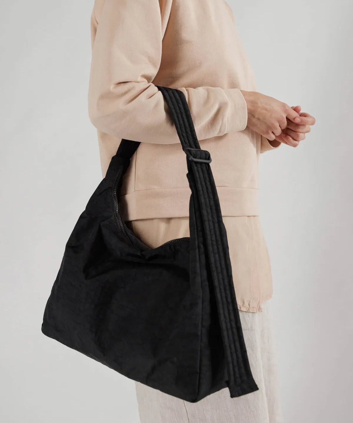 BAGGU - NYLON SHOULDER BAG Schultertasche • Black - Schultertasche - ROSA ECK