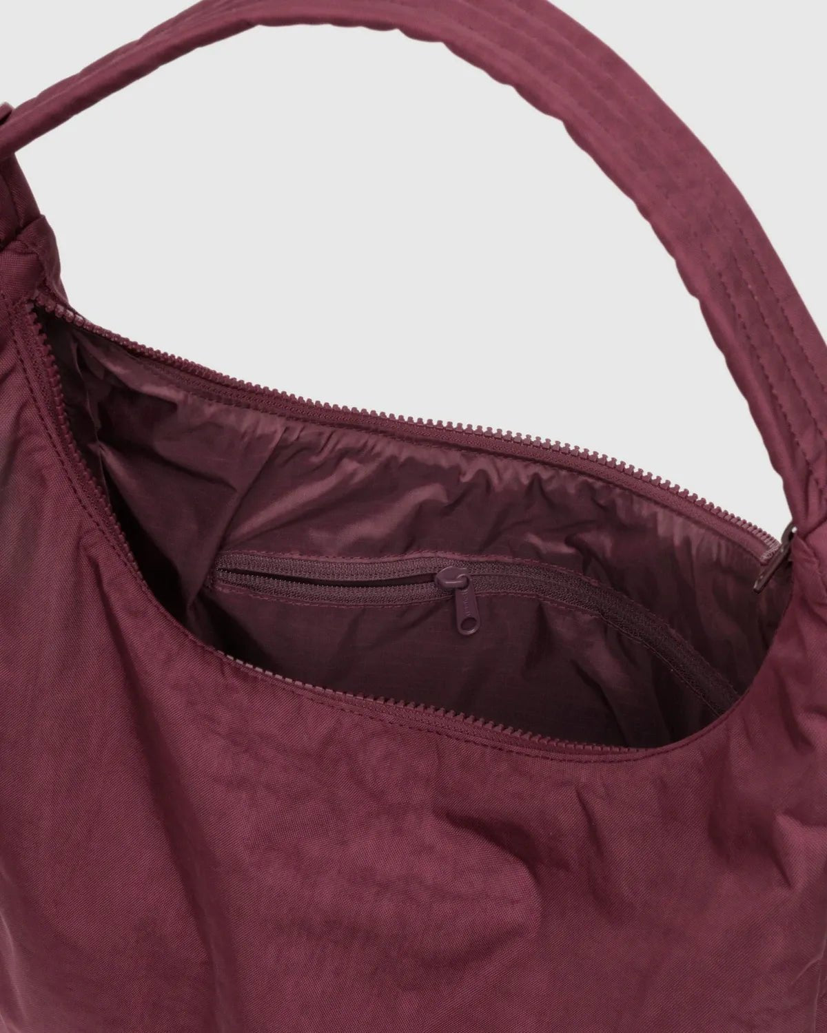BAGGU - NYLON SHOULDER BAG Schultertasche • Mahogany - Schultertasche - ROSA ECK