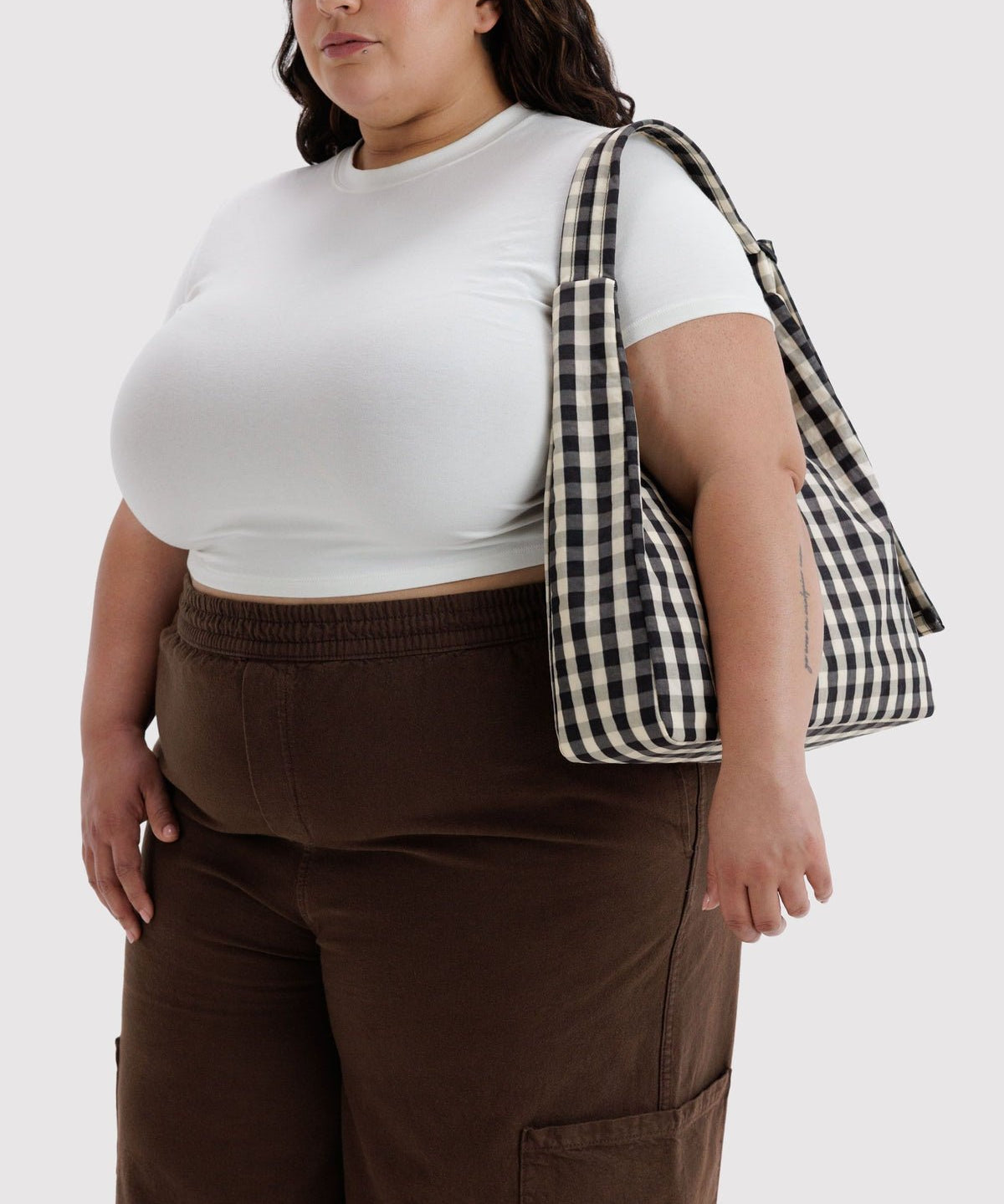 BAGGU - Schultertasche aus Nylon • Black and Cream Gingham - ROSA ECK