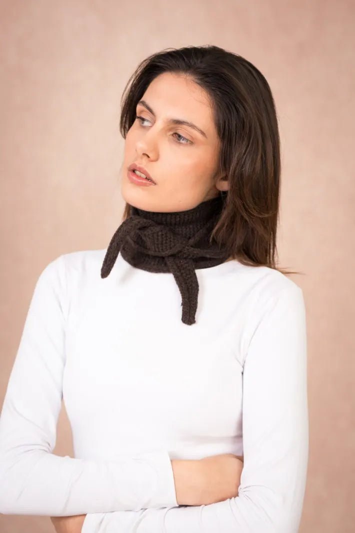 Calie Paris - Kleiner Strickschal • Schokolade - Schal - ROSA ECK