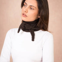 Calie Paris - Kleiner Strickschal • Schokolade - Schal - ROSA ECK