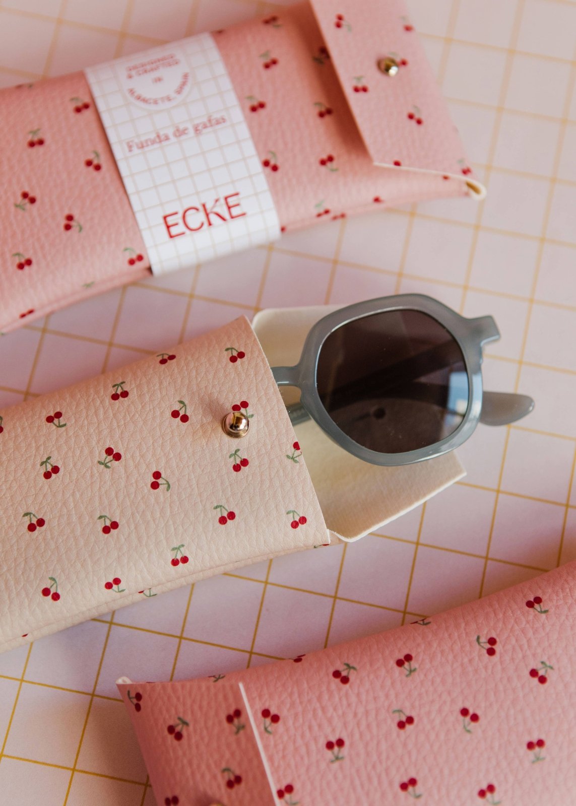 ECKE - CEREZAS Brillen - Etui • Kirschen - Nude - Brillen - Etui - ROSA ECK Concept Store