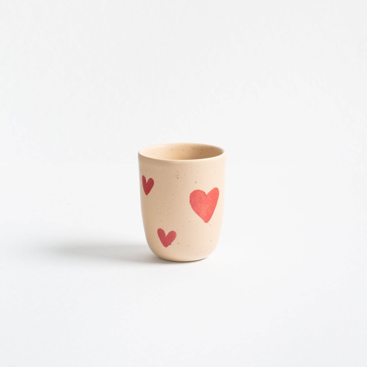 Egg Back Home - COZY HEARTS Becher (220 ml) - Kaffee - und Teetasse - ROSA ECK Concept Store