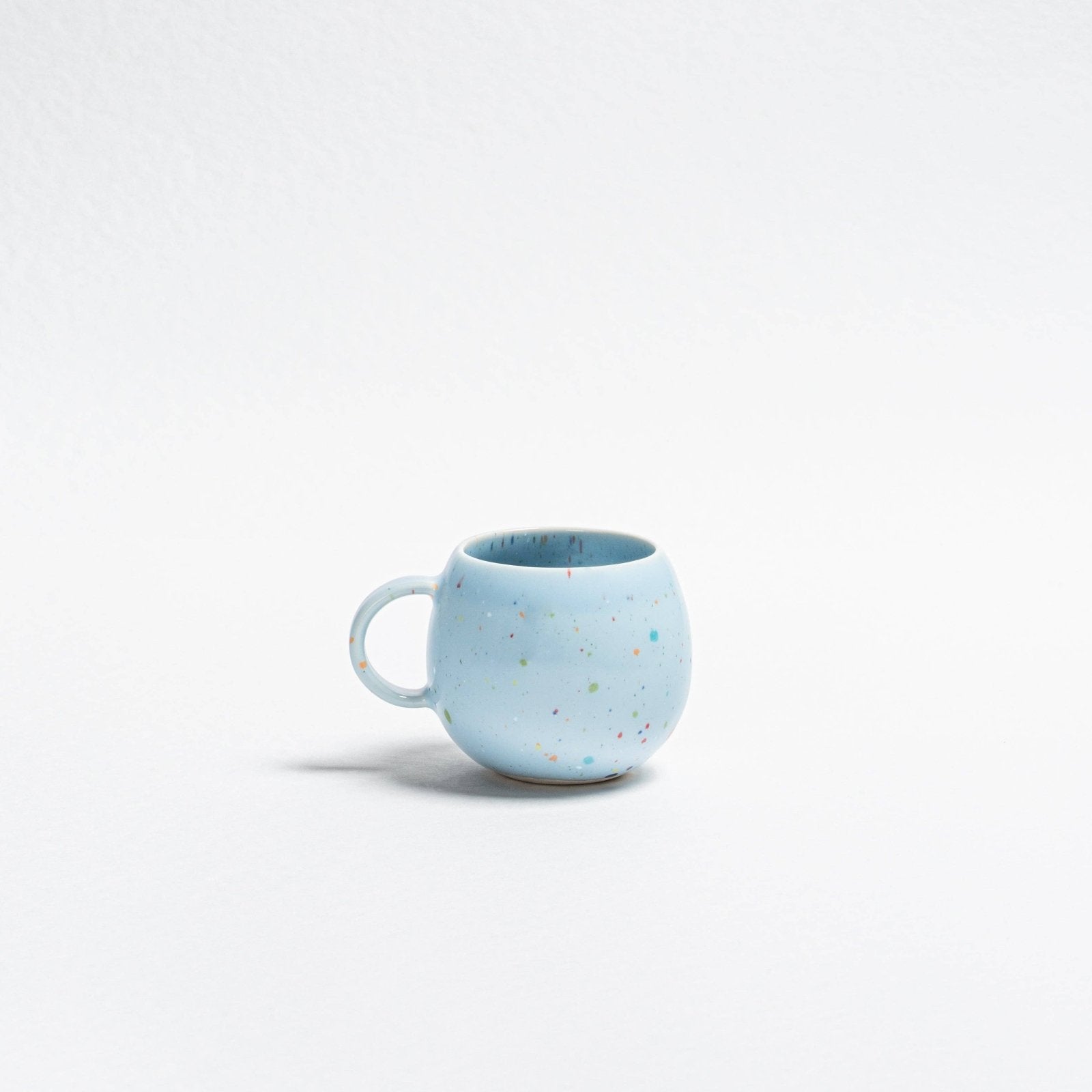 Egg Back Home - NEW PARTY Große Tasse rund (500 ml) • Soft Blue - ROSA ECK