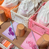 Frau Hansen - Würfelspiel mit Spielblock • Lila - Spiel - ROSA ECK
