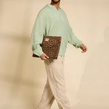 Hindbag - AVA Laptoptasche S (13 Zoll) | Leopard Cannelle - ROSA ECK Concept Store