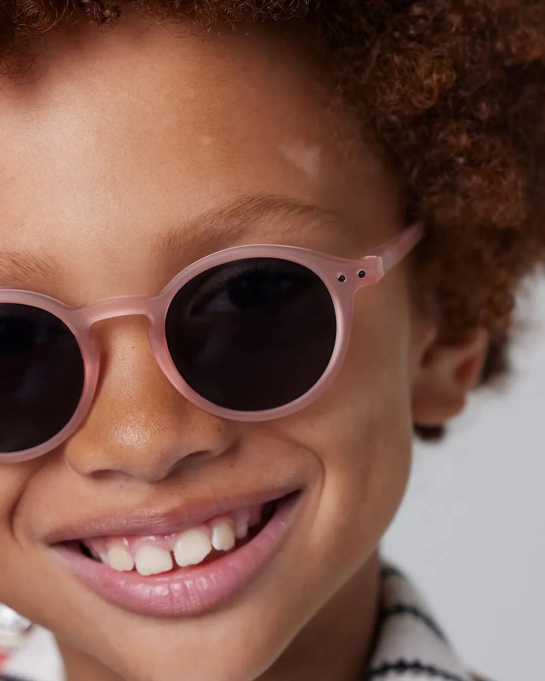 IZIPIZI - d JUNIOR SUN Kinder - Sonnenbrille • Pink - Sonnenbrille - ROSA ECK