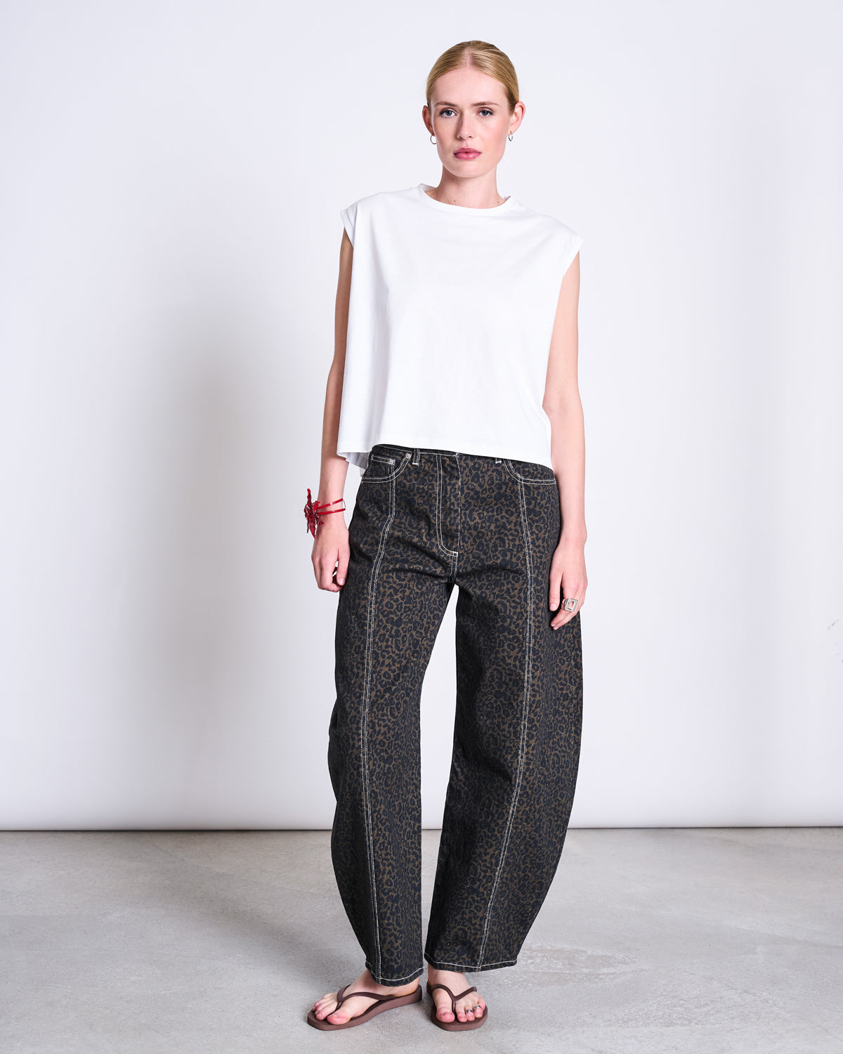 FAYA Barrel Jeans • Dark Leo Print