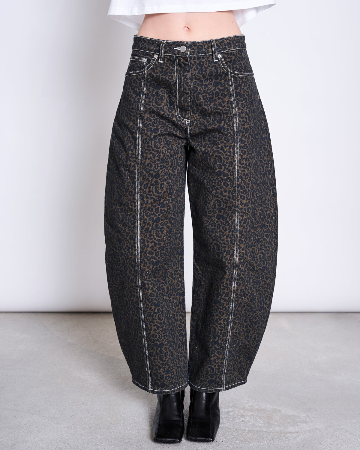 FAYA Barrel Jeans • Dark Leo Print