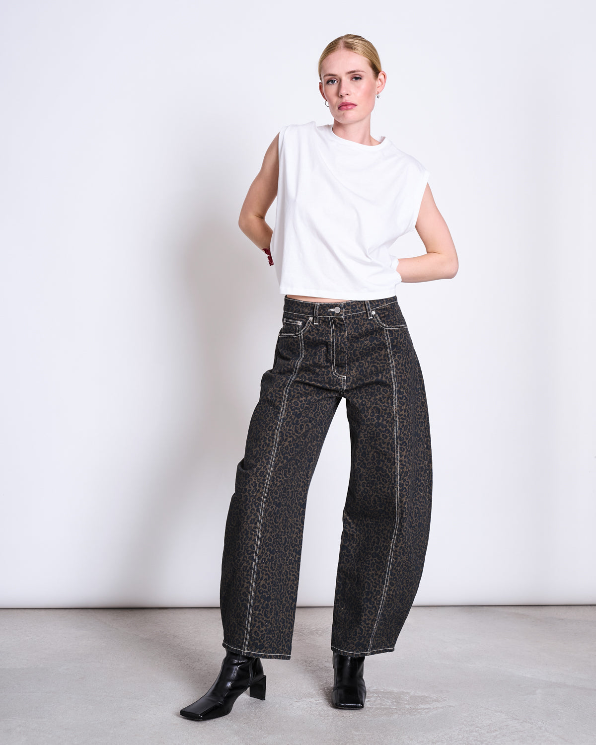 FAYA Barrel Jeans • Dark Leo Print