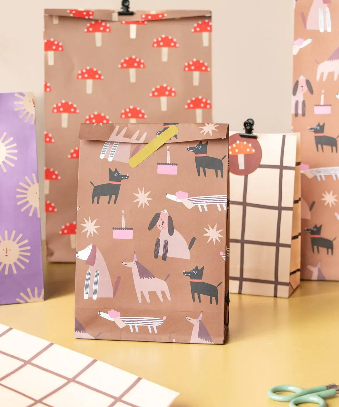Kado Design - Geschenktüte mit Boden • Dogs (by Anna Katharina) - Geschenkverpackung - ROSA ECK