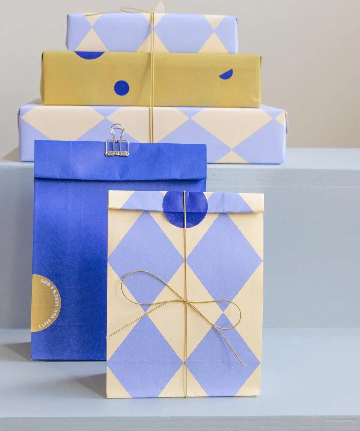 Kado Design - Geschenktüte mit Boden • Kariert Hellblau/Gelb - Geschenkverpackung - ROSA ECK