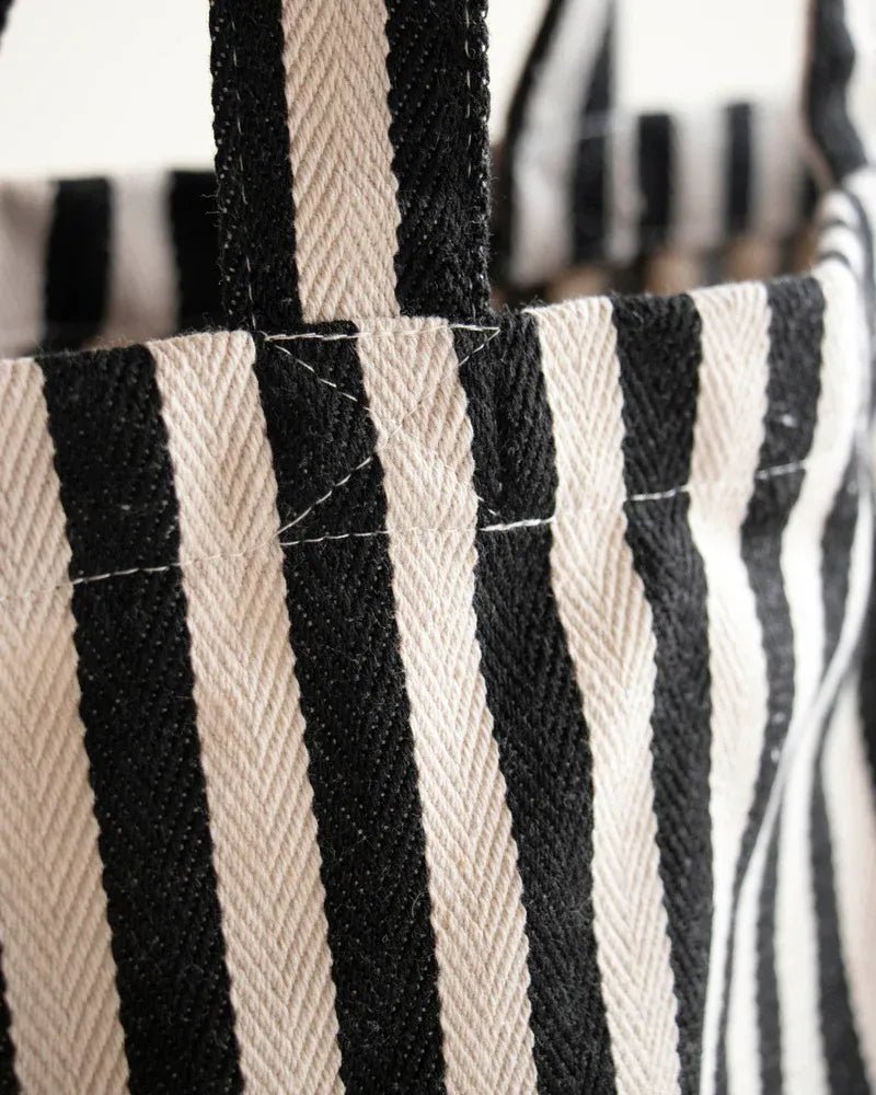 Kado Design - Gestreifte Tragetasche | black - ROSA ECK Concept Store