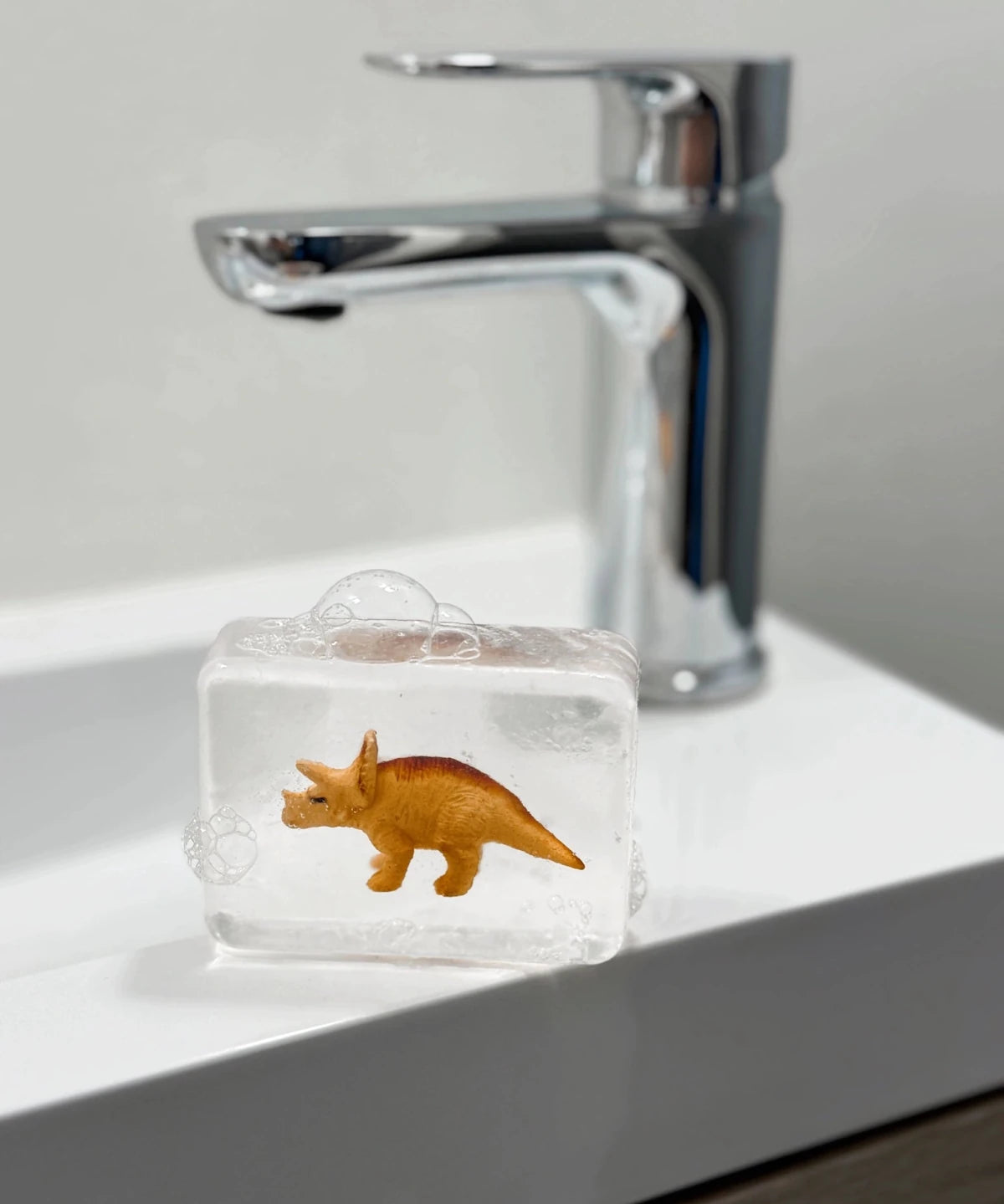 Ludi Soap - Seife mit Figur • Triceratops - ROSA ECK