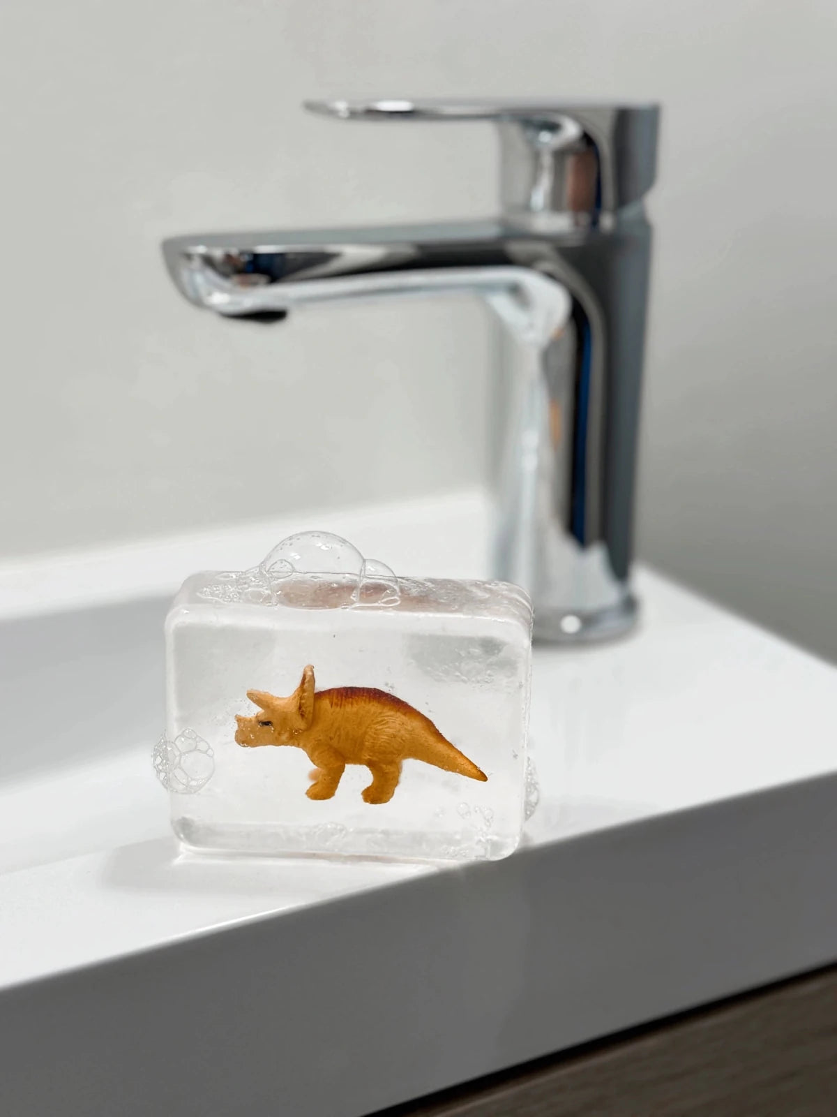 Ludi Soap - Seife mit Figur • Triceratops - ROSA ECK