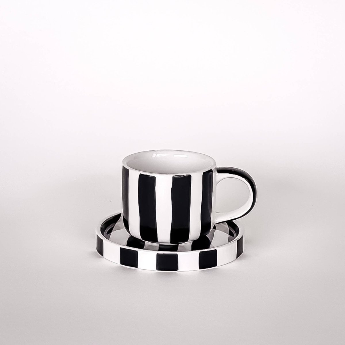 Magazin Minori - STRIPES Espressotasse mit Streifen • vulcano black - Kaffee - und Teetasse - ROSA ECK Concept Store