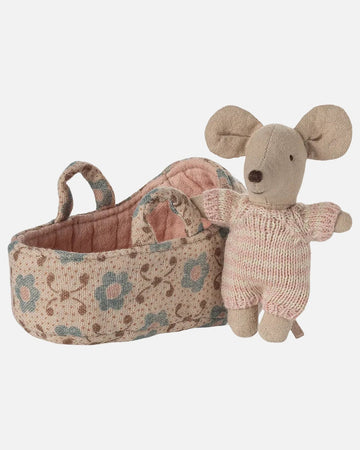 Maileg - Babymaus in Tragetasche • Rose - Spielzeug - ROSA ECK