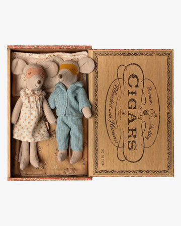 Maileg - Mama und Papa Mäuse in Zigarrenkiste - ROSA ECK
