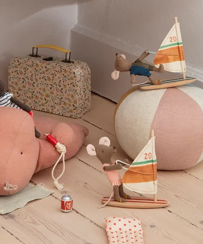 Maileg - Strandmäuse - Surfer kleine Schwester - Spielzeug - ROSA ECK Concept Store