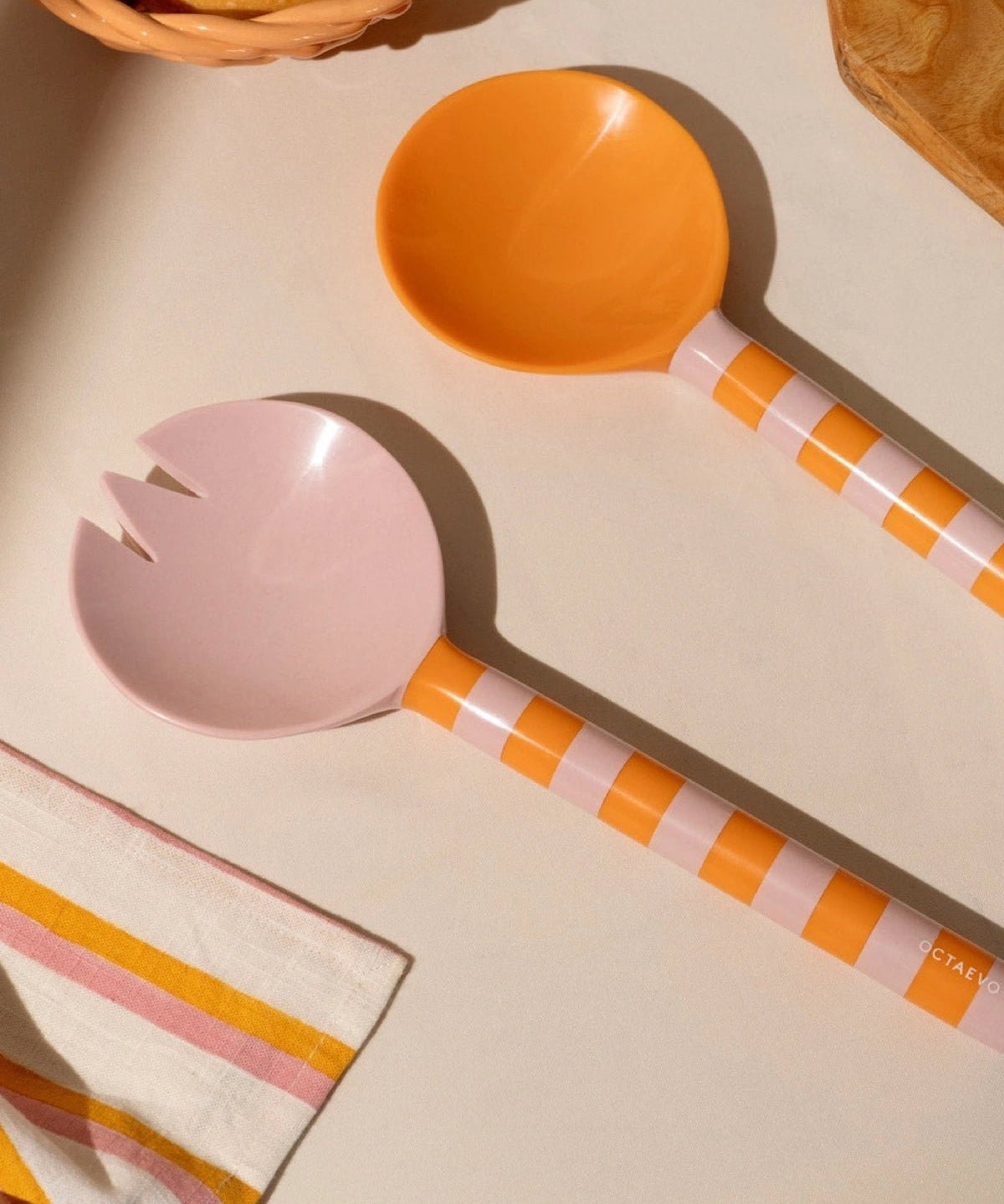 Octaevo - MEDITERRANEO Salatbesteck (2er-Set) • Orange/Rosa - ROSA ECK