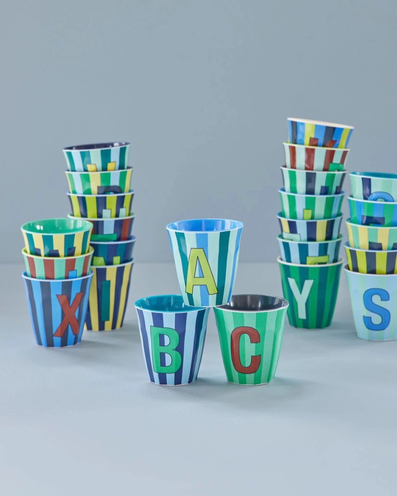 rice Buchstabenbecher (250 ml) – B Stripes, Blau