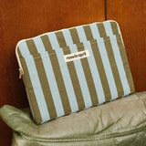 Rose in April - OCTAVE Laptophülle (13/14 Zoll) • Stripes Olive / Blue - Laptoptasche - ROSA ECK