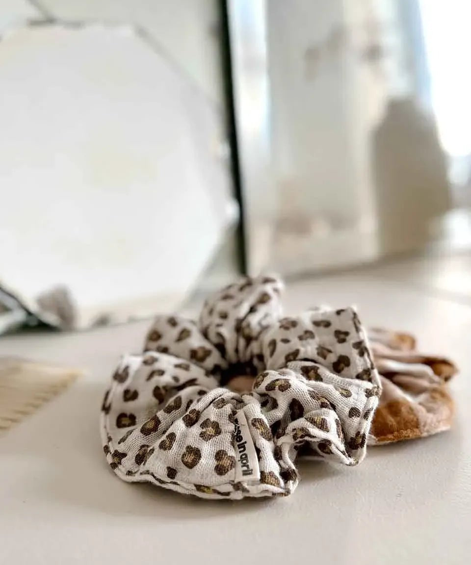 Rose in April - SCRUNCHIE Haargummi • Mini Leopard Greige - Haargummi - ROSA ECK Concept Store