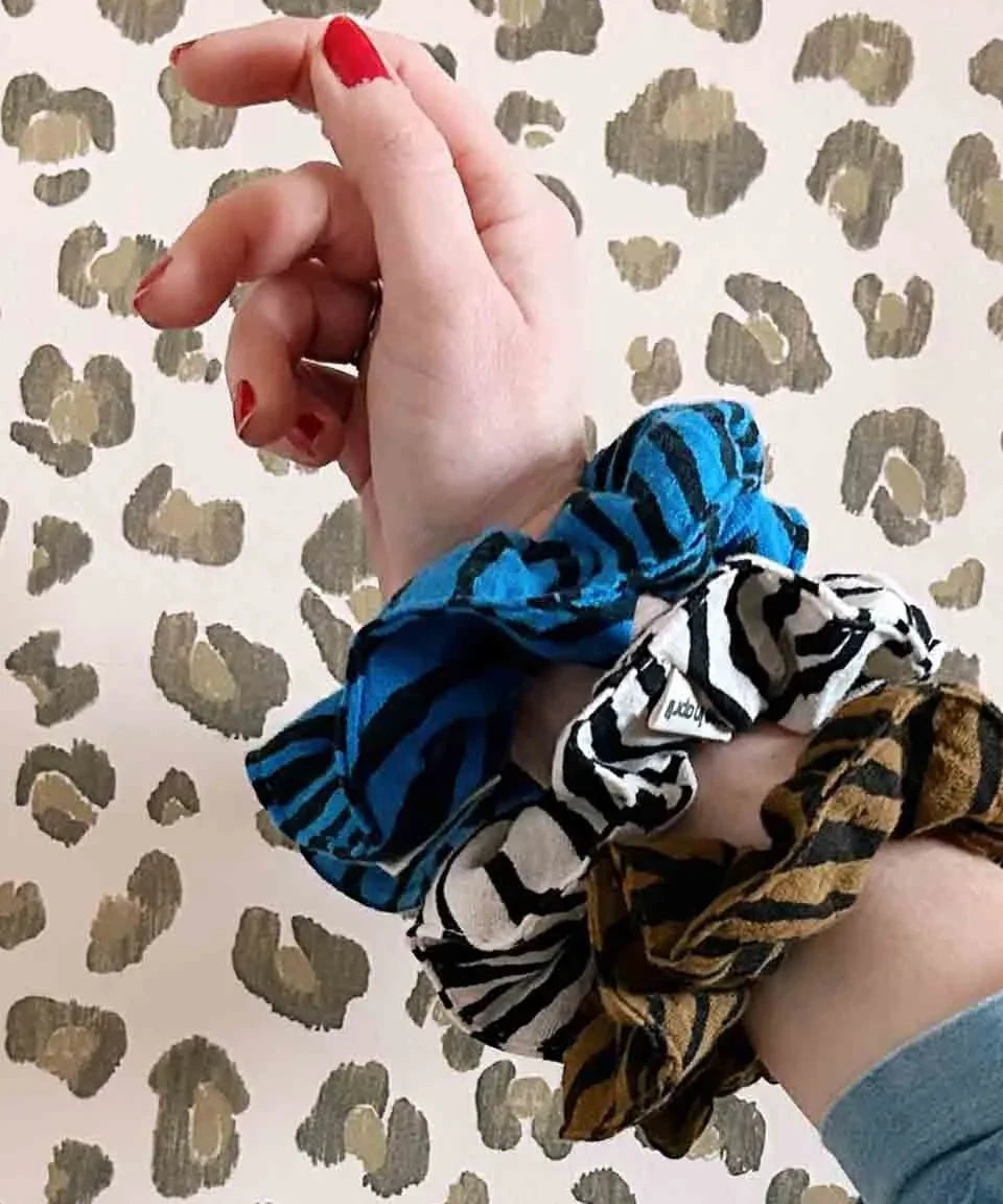 Rose in April - SCRUNCHIE Haargummi • Zebra Weiß - Haargummi - ROSA ECK Concept Store
