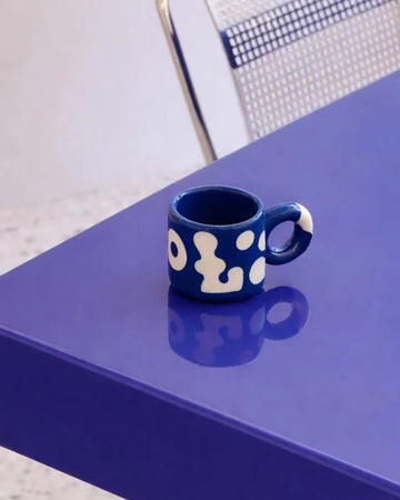 SOMANYBLOBS - BLOBS Espressotasse mit Henkel (65 ml) • Dunkelblau - ROSA ECK