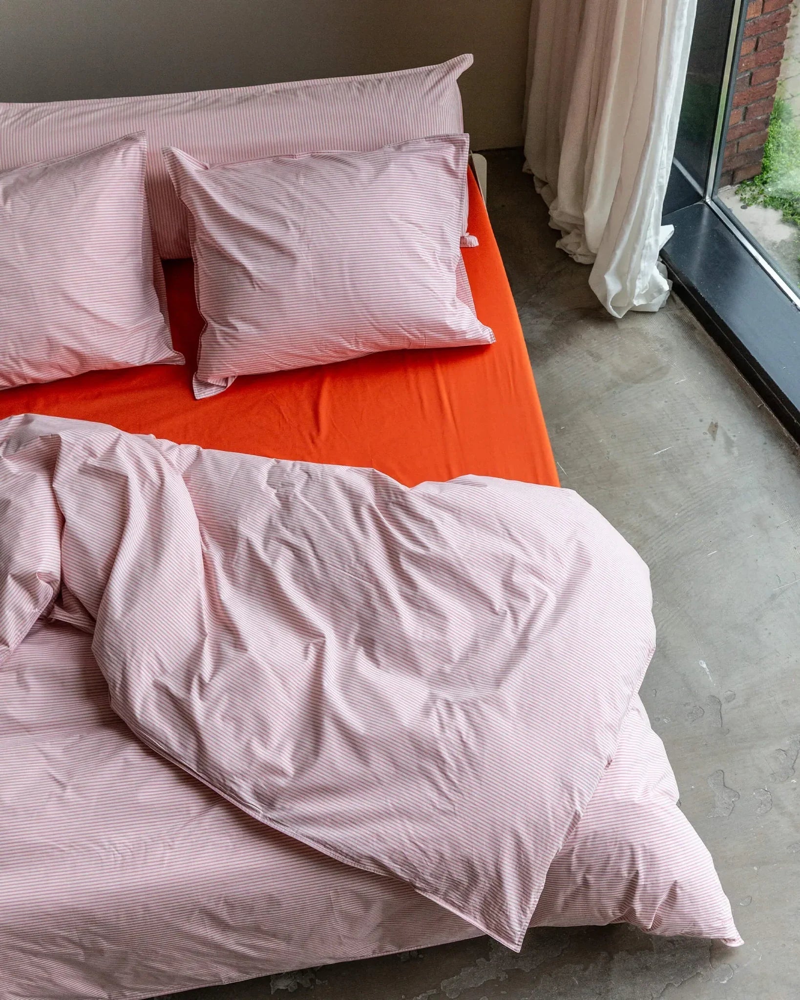 SUITE702 - Gestreifter Bettbezug aus Bio-Baumwolle (135 x 200 cm) • Pink-Ecru - ROSA ECK