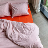 SUITE702 - Gestreifter Kissenbezug aus Bio-Baumwolle (80 x 80 cm) • Pink-Ecru - ROSA ECK