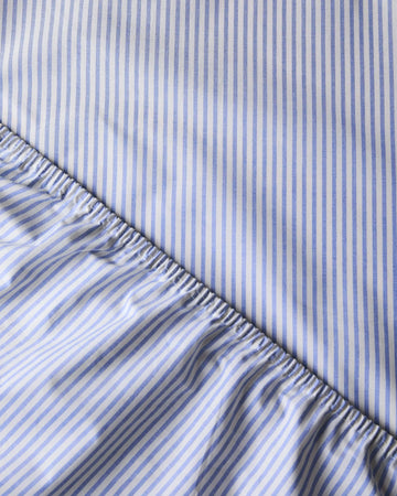 SUITE702 - Gestreiftes Spannbettlaken aus Bio-Baumwolle • Blue-Ecru - ROSA ECK