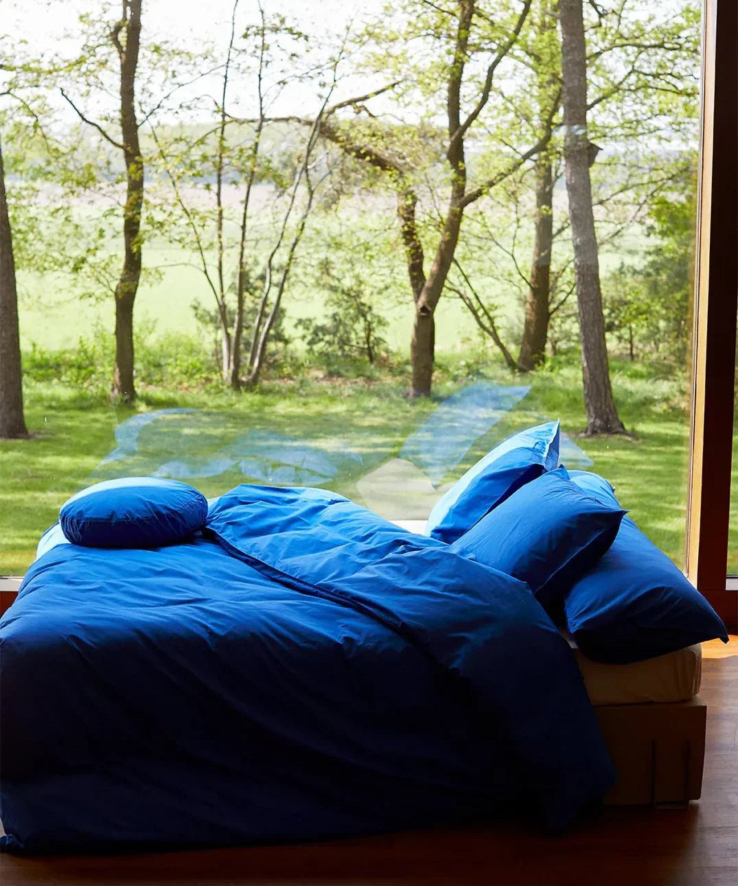 SUITE702 - Kissenbezug aus Bio-Baumwolle (80 x 80 cm) • Cobalt Blue - ROSA ECK