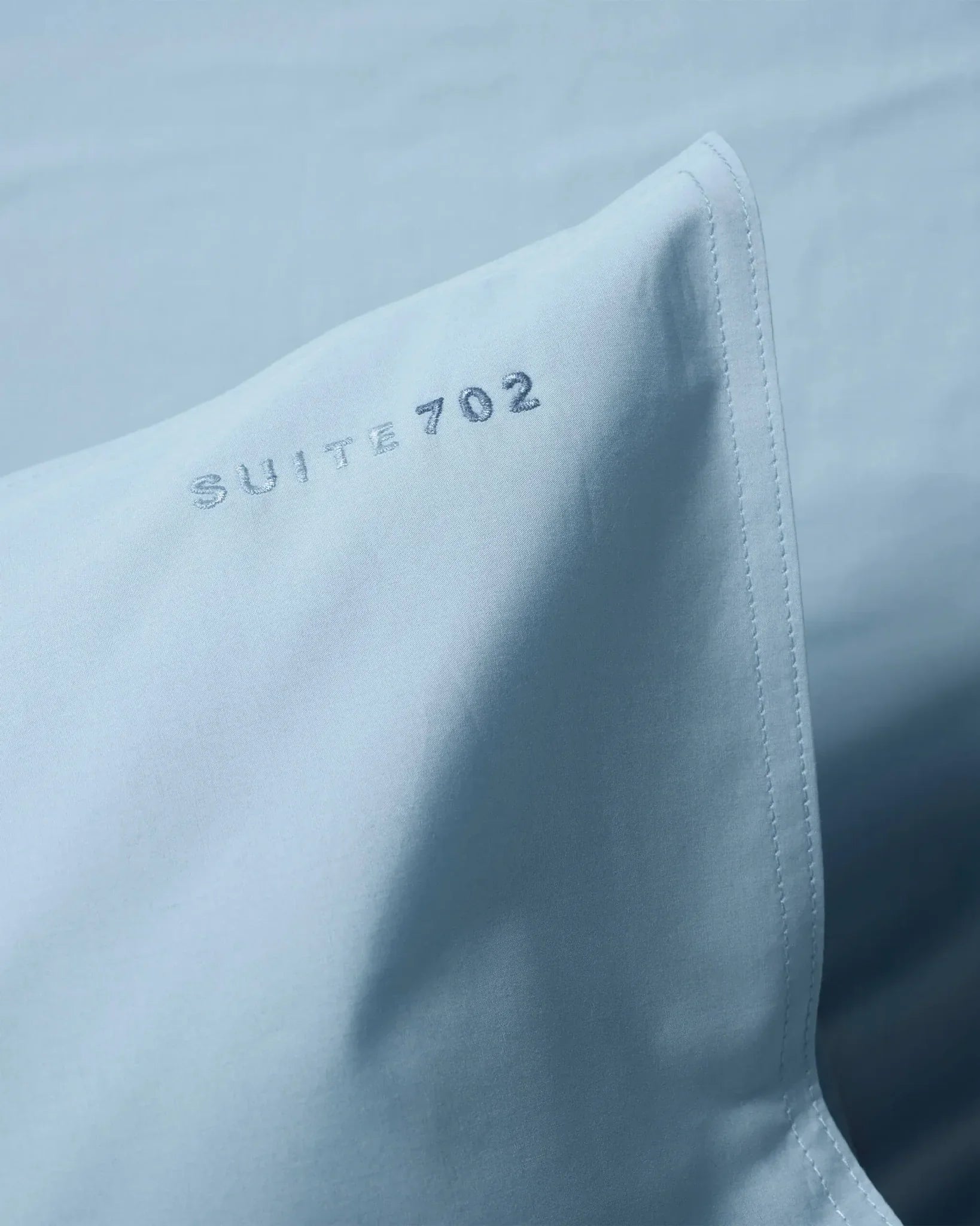SUITE702 - Kissenbezug aus Bio-Baumwolle (80 x 80 cm) • Sky Blue - ROSA ECK