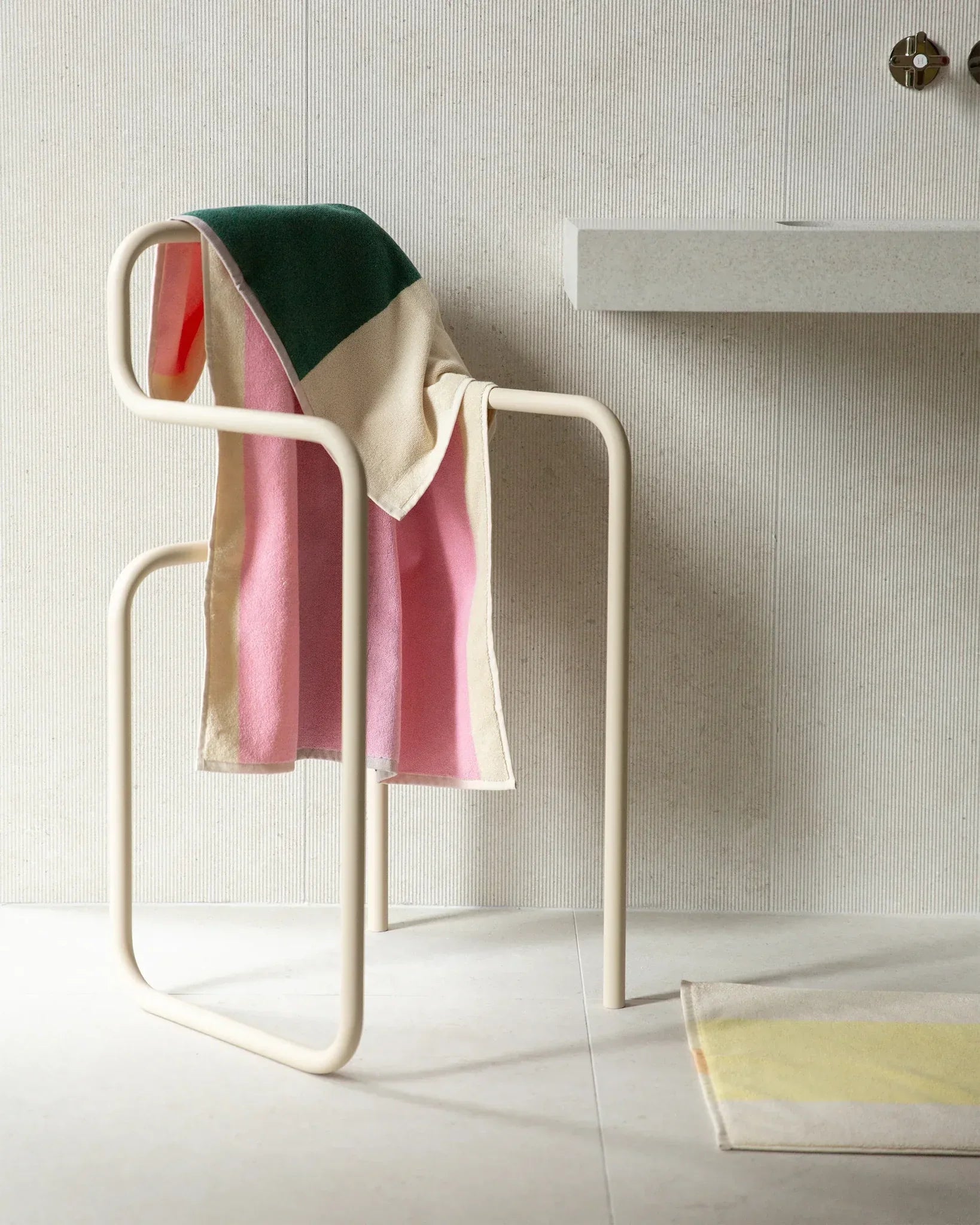 SUITE702 - MARTENS & MARTENS Badetuch (70 x 140 cm) • Pink-Dark Green - ROSA ECK