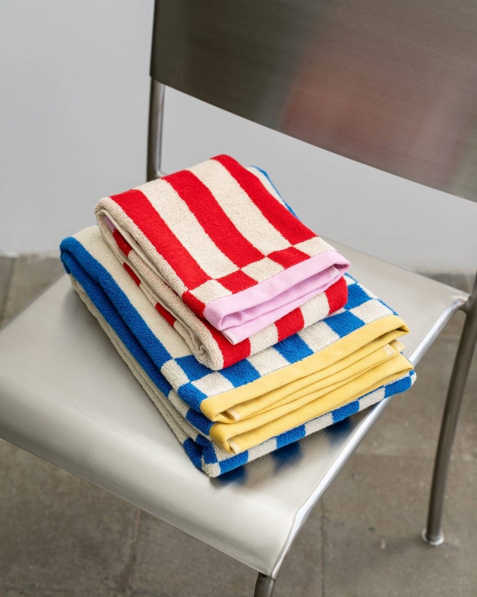 Tarta Gelatina - CLUBHOUSE Handtuch mit Streifen • Rot - Handtuch - ROSA ECK Concept Store