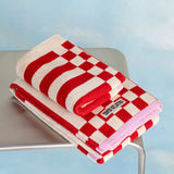 Tarta Gelatina - CLUBHOUSE Handtuch mit Streifen • Rot - Handtuch - ROSA ECK Concept Store