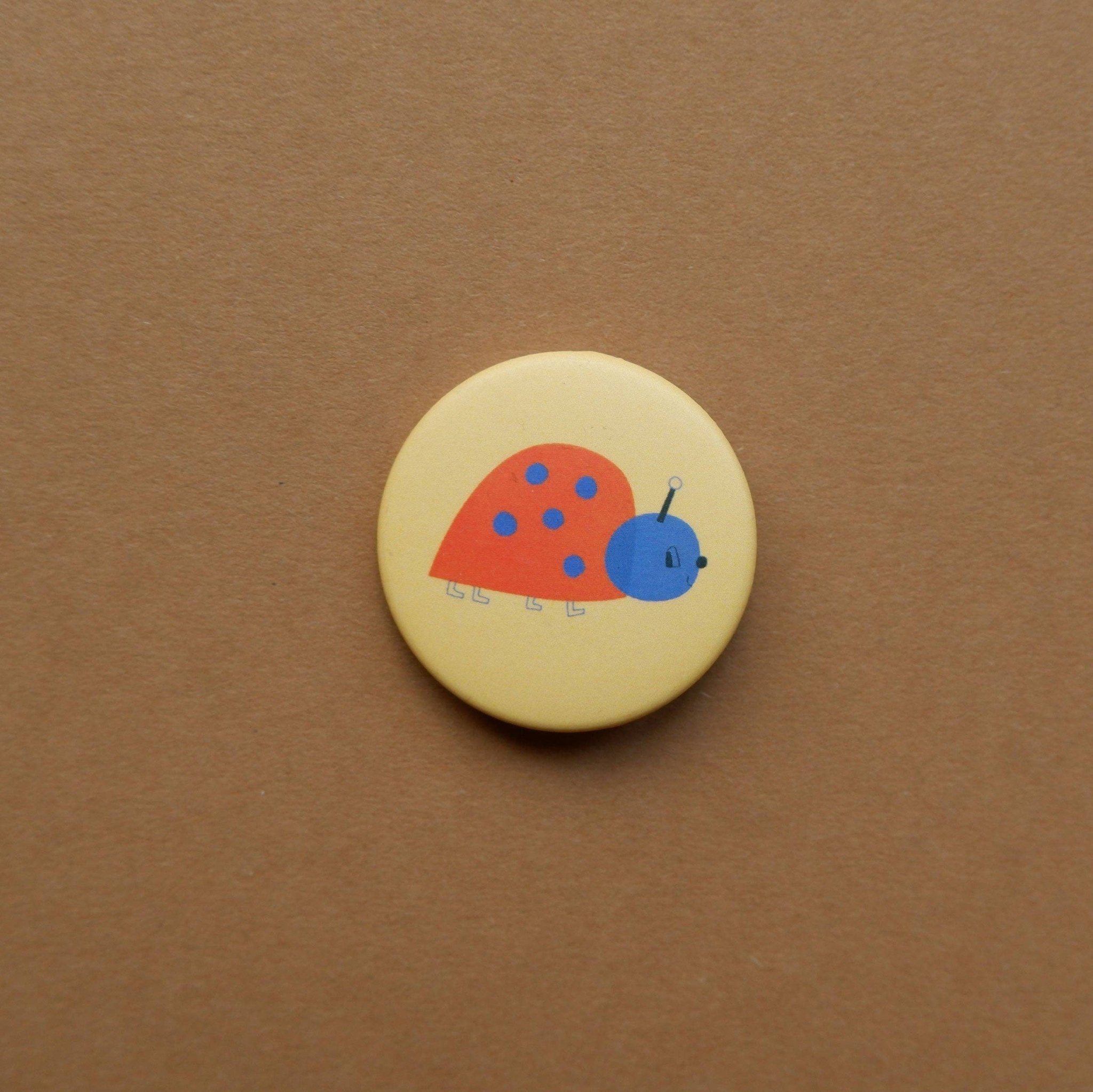 tinyday - MARIENKÄFER Button (37 mm) - ROSA ECK