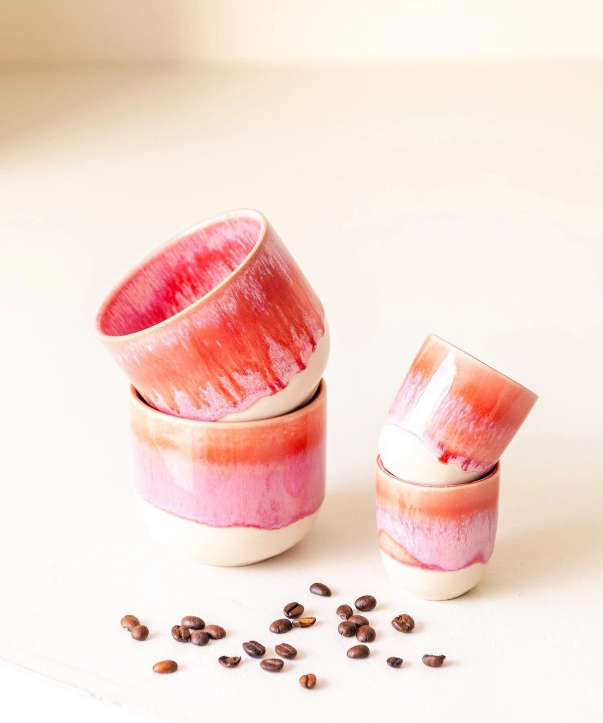 Beige-pinker Espressobecher von Vila Cerâmica im Ambiente